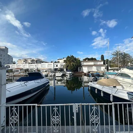 بيت للعطل Casa Con Amarre روساس
